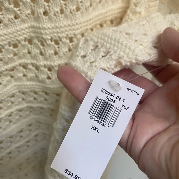 Old Navy Cropped Knit Sweater - Picture 3 of 3